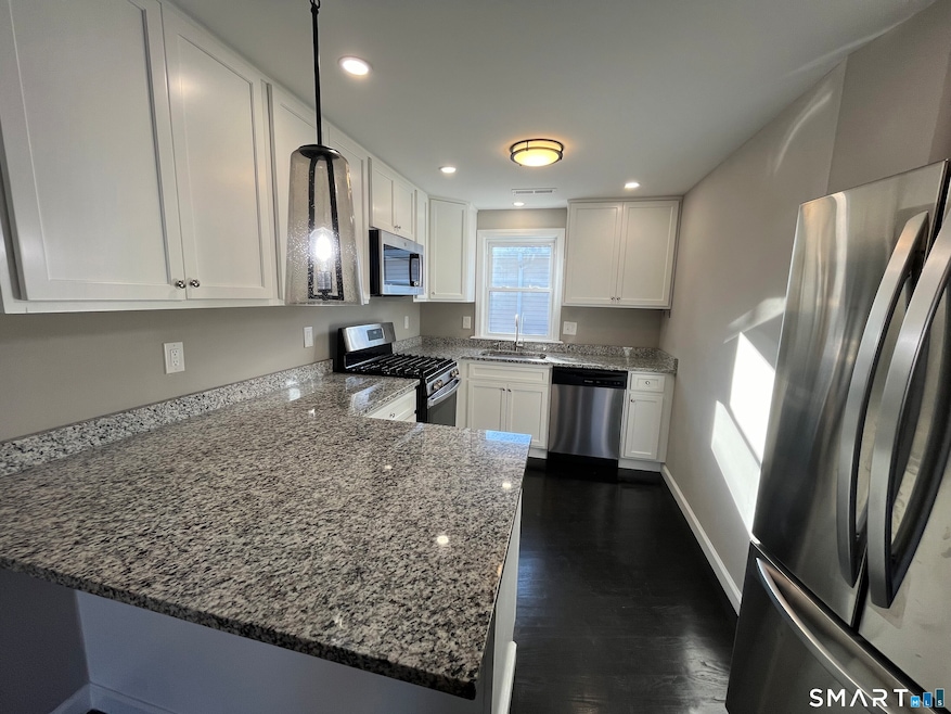 395 Blake St, New Haven, CT 06515 - photo 1