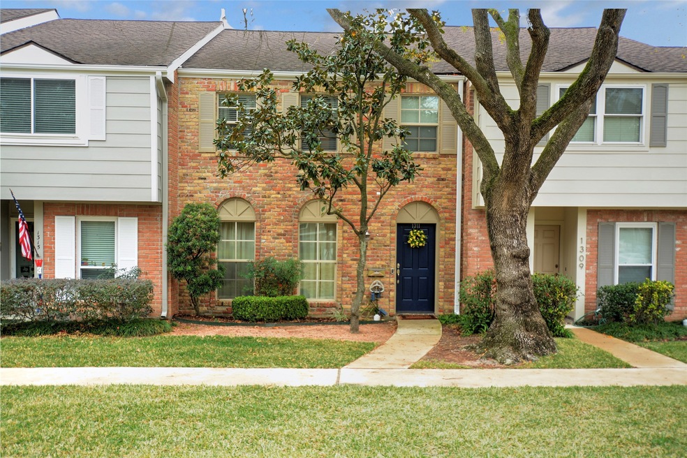 1311 Country Place Dr, Houston, TX 77079 - photo 1