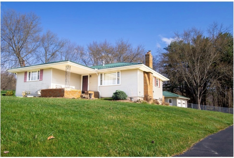 Ranch in West Middlesex near town with 3/4 bedroom