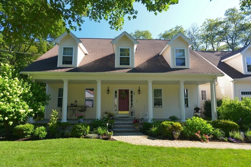 38 Cleveland Ave, Franklin, MA 02038 - photo 1