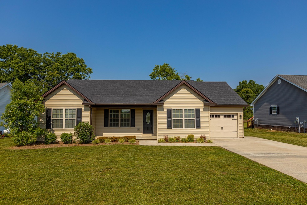 424 Cresthill Dr, Harrodsburg, KY 40330 - photo 1