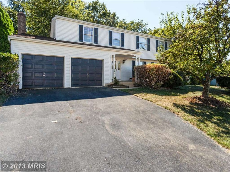 8409 Woodford Ct, Vienna, VA 22182 - photo 1