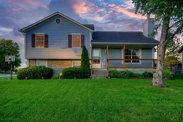 513 S Huntsman Blvd, Raymore, MO 64083 - photo 1