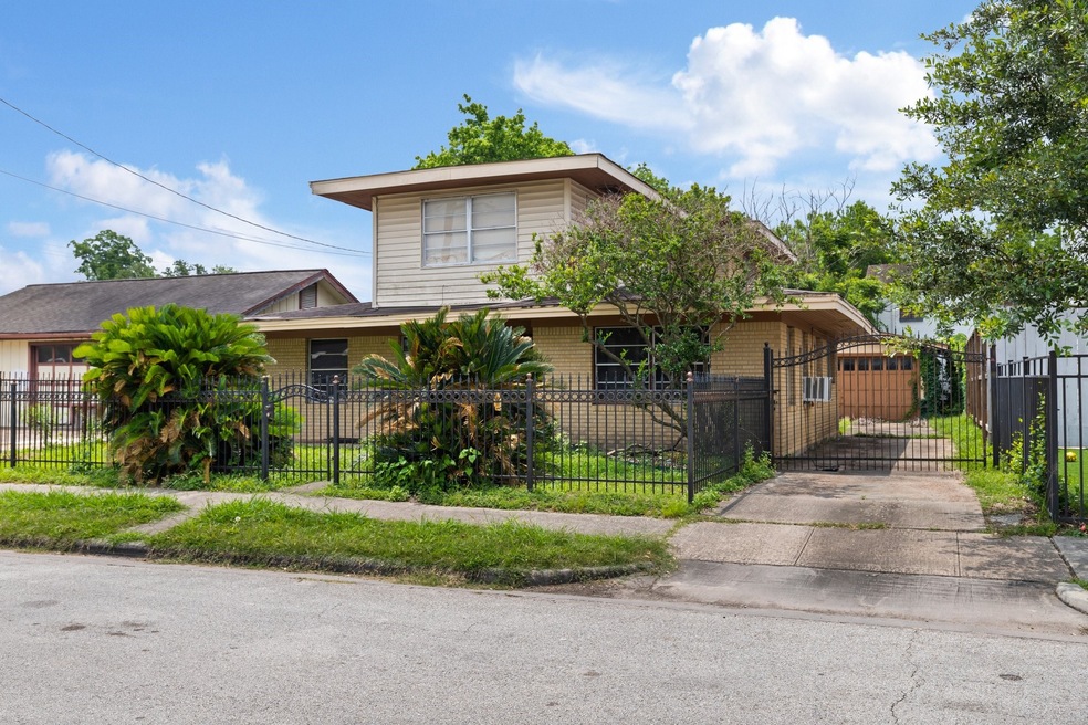 746 E 19th St, Houston, TX 77008 - photo 1