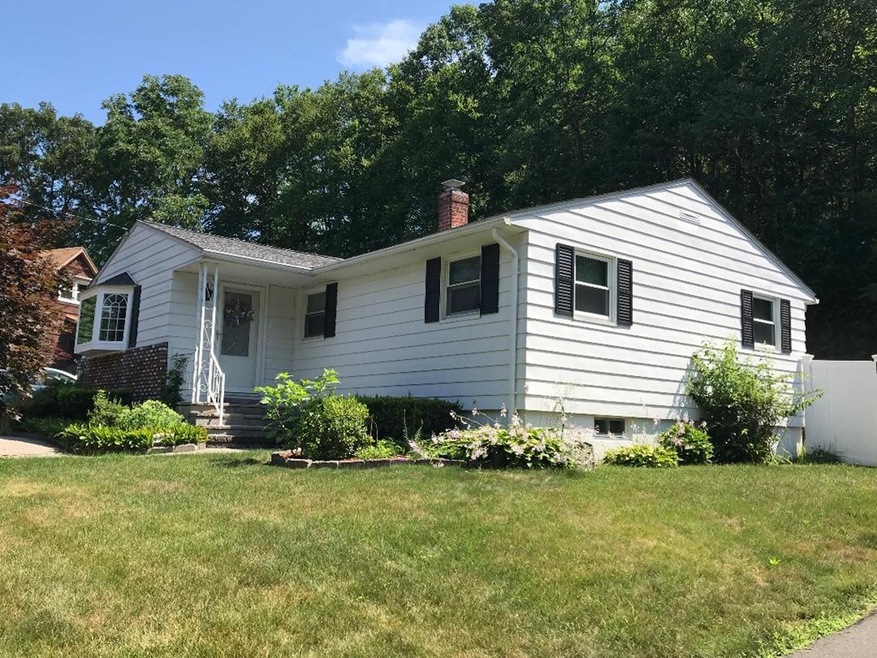 4 Wayne Ct, Holyoke, MA 01040 - photo 1