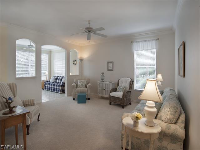Living room - spotless!
