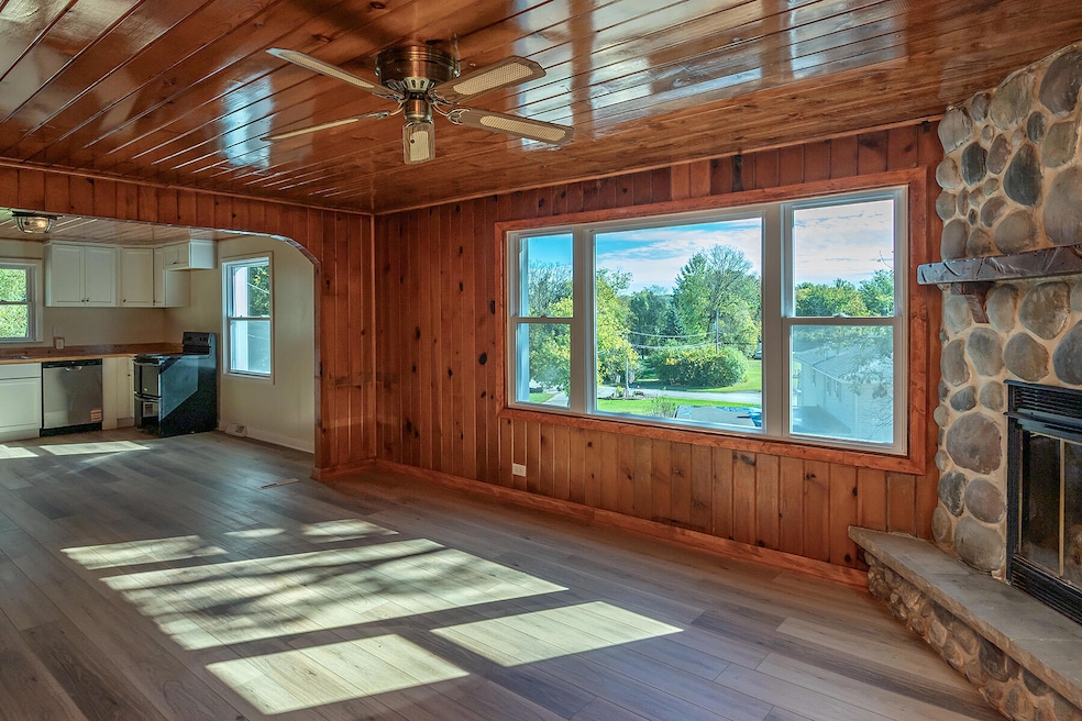 1515 Hillside Ln, Hubertus, WI 53033 - photo 1