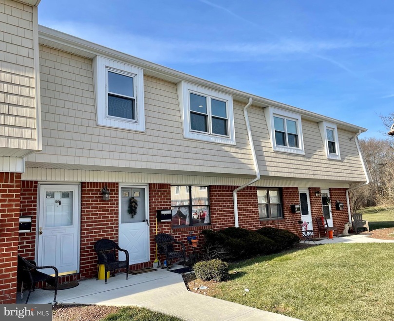 1004 Silver Ct, Hamilton Square, NJ 08690 - photo 1