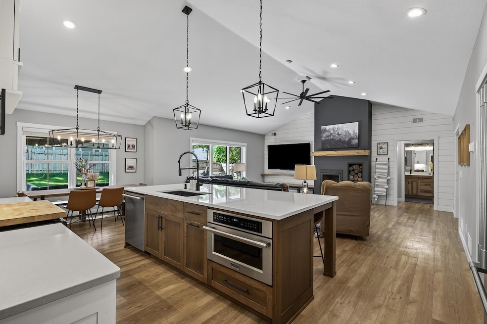 Pending $574,900 • Co-Listing Agent