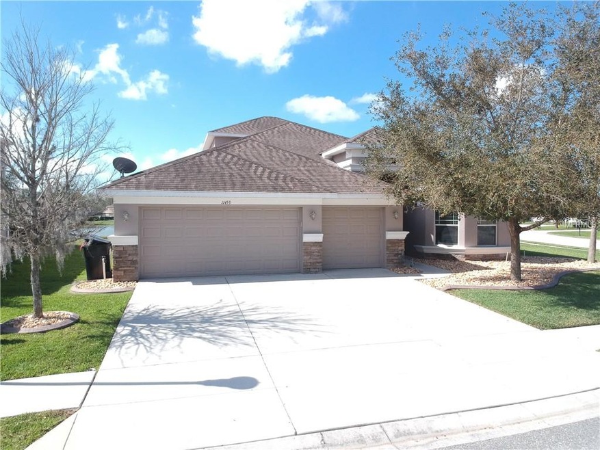 Lovely Home, pond views, 4 BR, 3 baths, 3 car gara