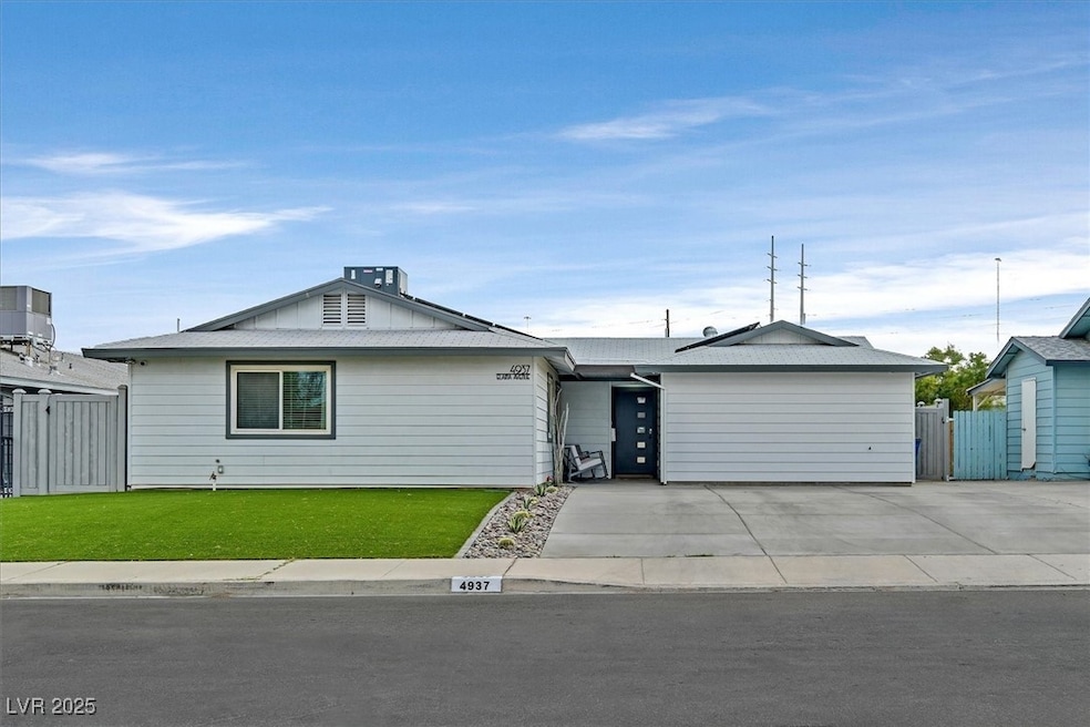 Ranch-style home featuring a gate, concrete drivew