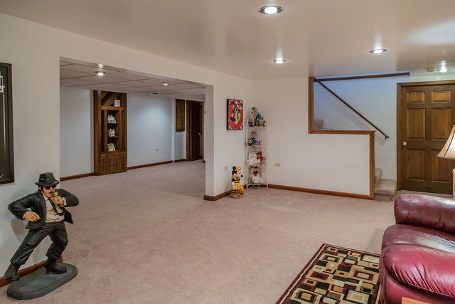 69 Venetian Way Cir, Wheaton, IL 60189 - photo 1