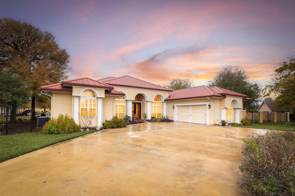 For Sale $979,000
