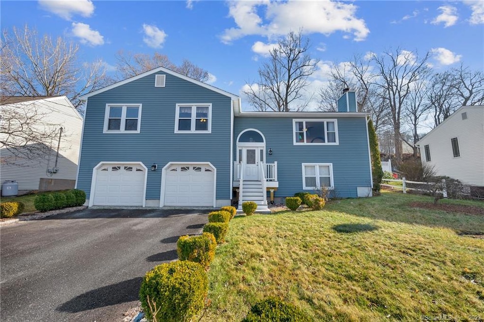 51 Westport Dr, Waterbury, CT 06706 - photo 1