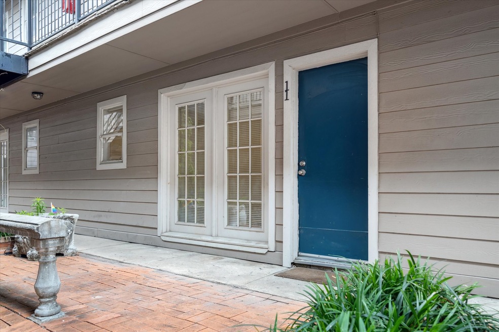 2202 Park St unit 11, Houston, TX 77019 - photo 1