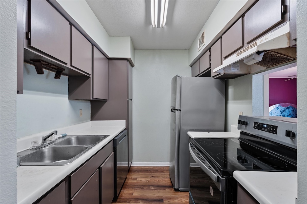 8517 Hearth Dr, Houston, TX 77054 - photo 1