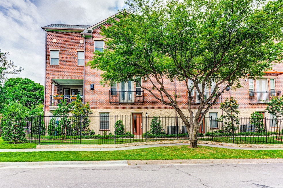 4323 Dickason Ave unit 14, Dallas, TX 75219 - photo 1