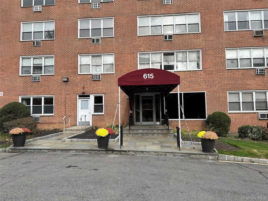 615 Palmer Rd unit 102, Yonkers, NY 10701 - photo 1