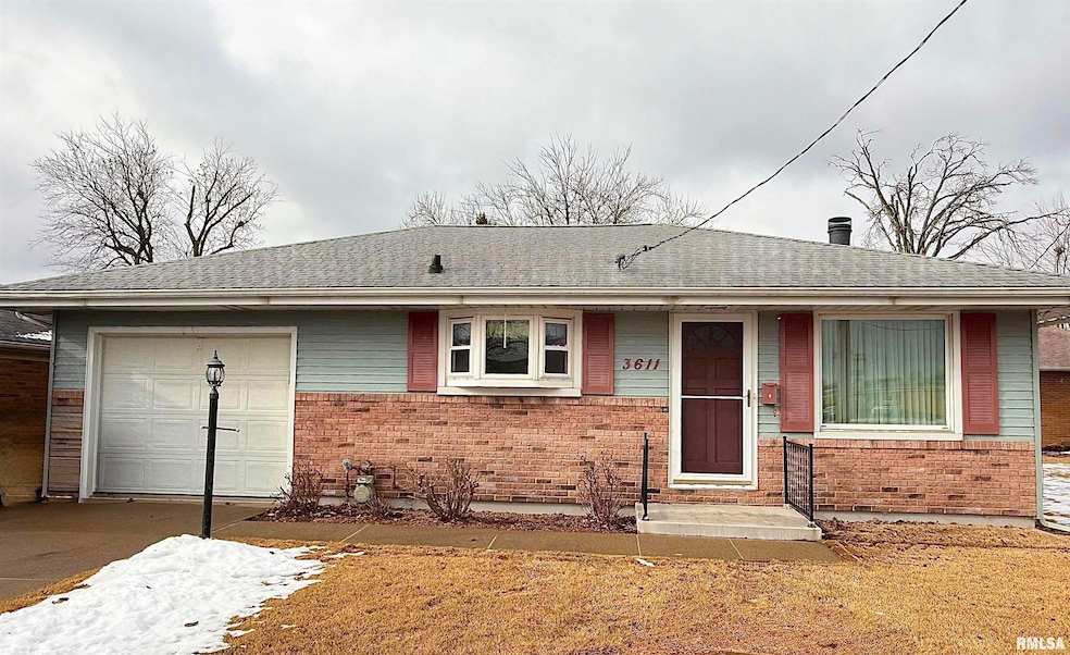 3611 N Avalon Place, Peoria, IL 61604 - photo 1