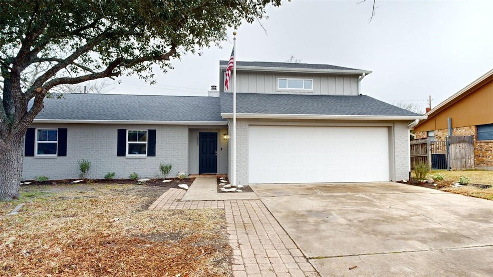 View of front property