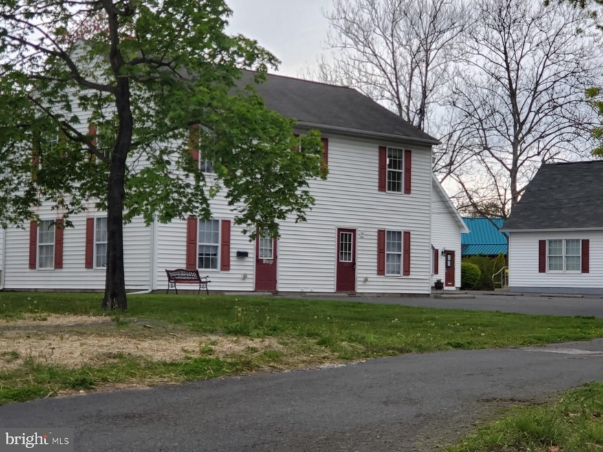 427 S West End Blvd unit B, Quakertown, PA 18951 - photo 1