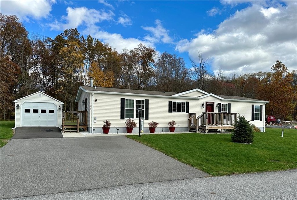 222 Brittany Terrace, Rock Tavern, NY 12575 - photo 1