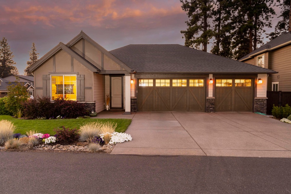 60414 Hedgewood Ln, Bend, OR 97702 - photo 1