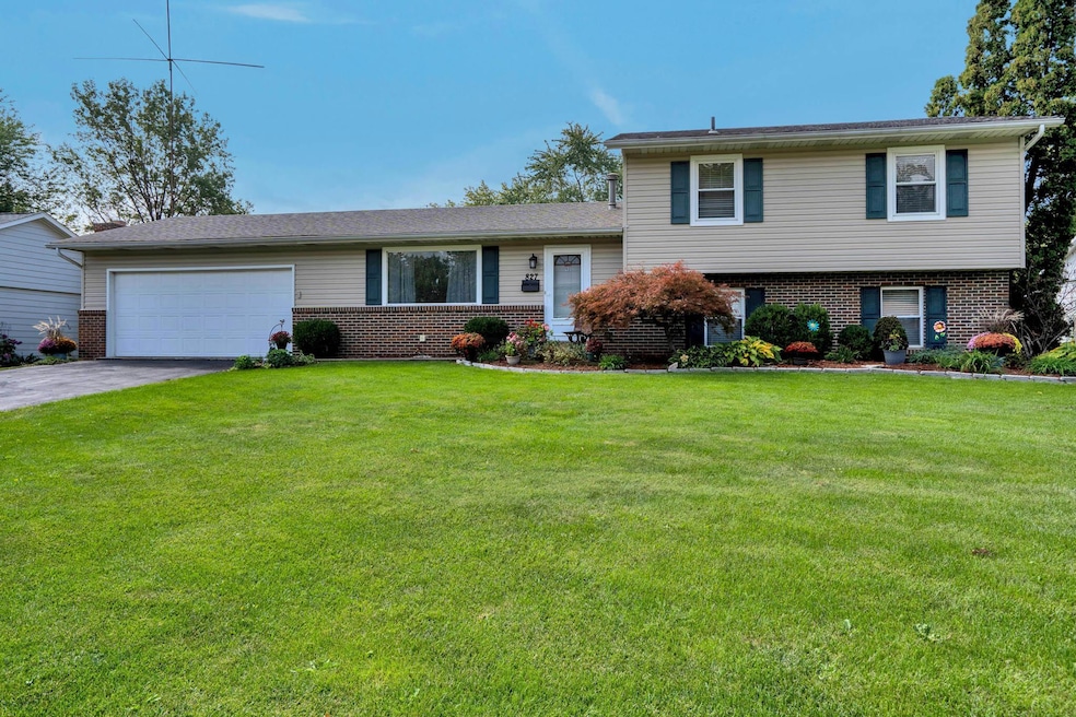 827 Pinehurst St, Marysville, OH 43040 - photo 1