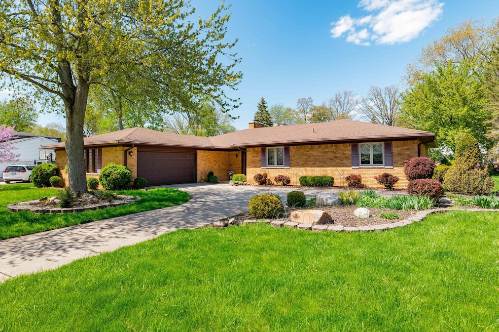 8196 Thorntree Ct, Grosse Ile (1 of 33)