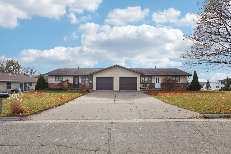 213 W Garfield St, Mount Horeb, WI 53572 - photo 1