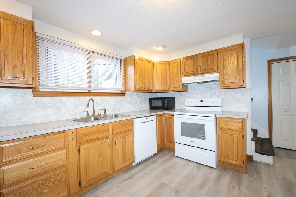 18 McGaw Bridge Rd, MerriMacK, NH 03054 - photo 1