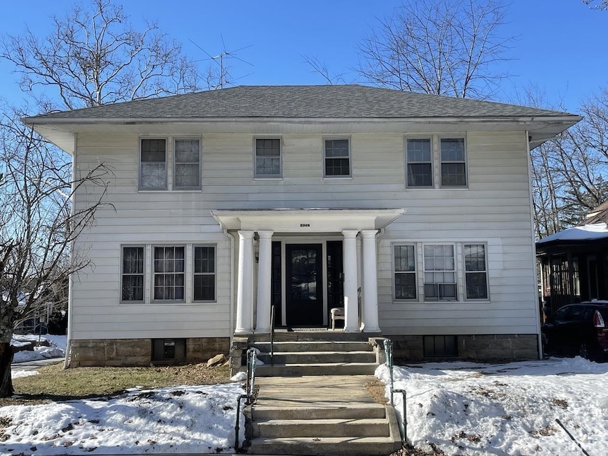 624 S Woodlawn Ave, Bloomington, IN 47401 - photo 1