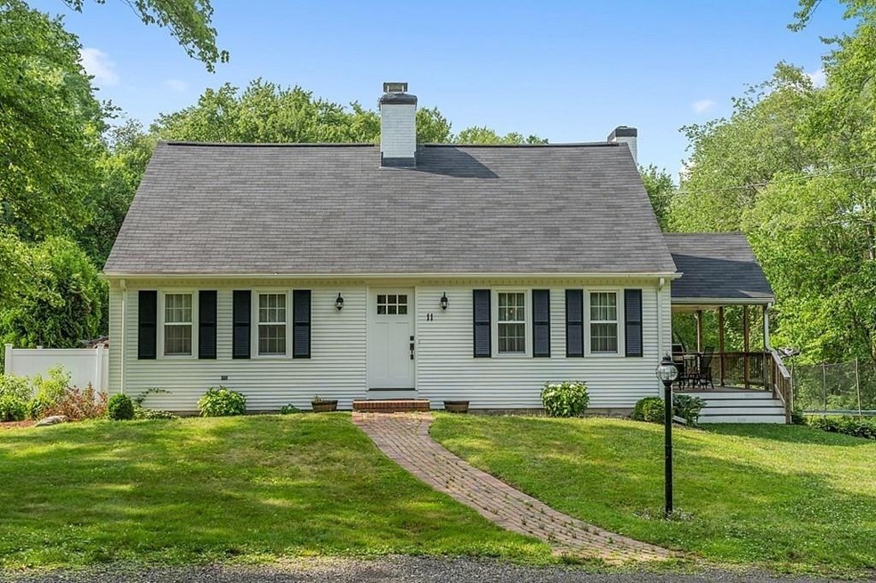11 Bow St, Plainville, MA 02762 - photo 1
