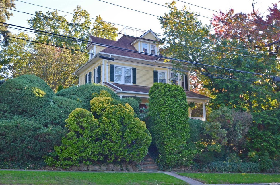 12 Bayview Ave, Port Washington, NY 11050 - photo 1