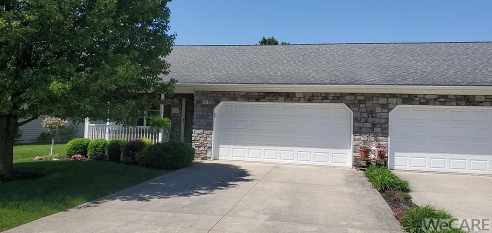 407 Eastown Dr, Wapakoneta, OH 45895 - photo 1