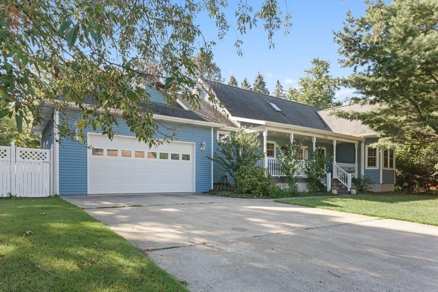 01_14440MapleDr_300_FrontView_LowRes