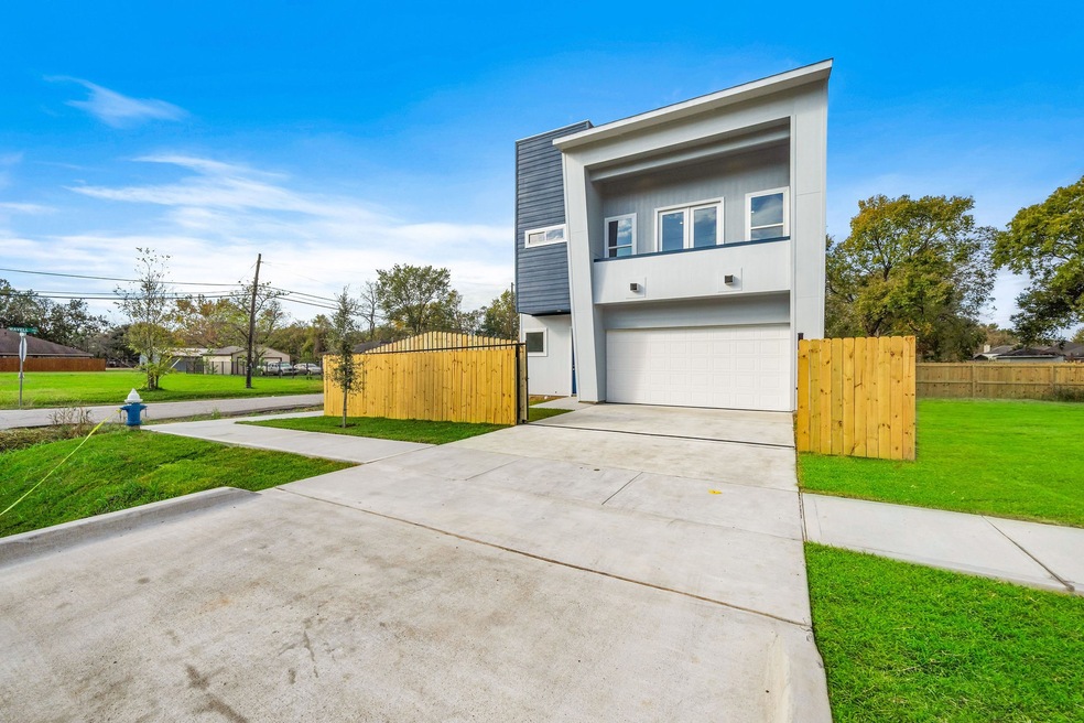 9705 Beckley St, Houston, TX 77088 - photo 1