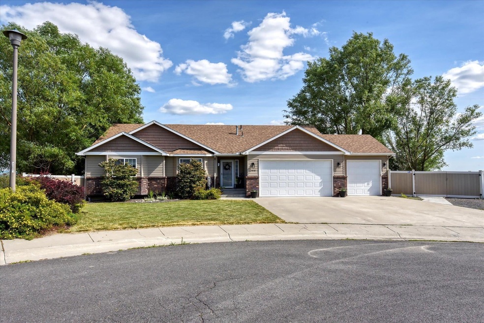 1010 E Tara Lee Ave, Medical Lake, WA 99022 - photo 1