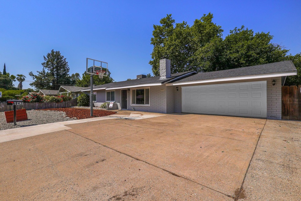 6842 Riverside