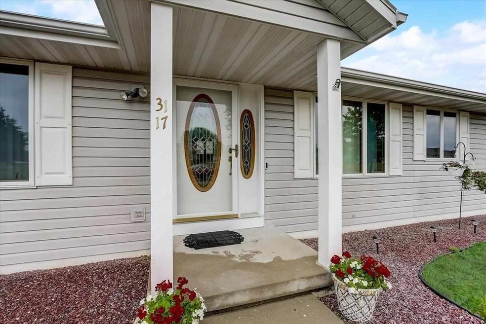 3117 Glenbarr Dr, Janesville, WI 53548 - photo 1