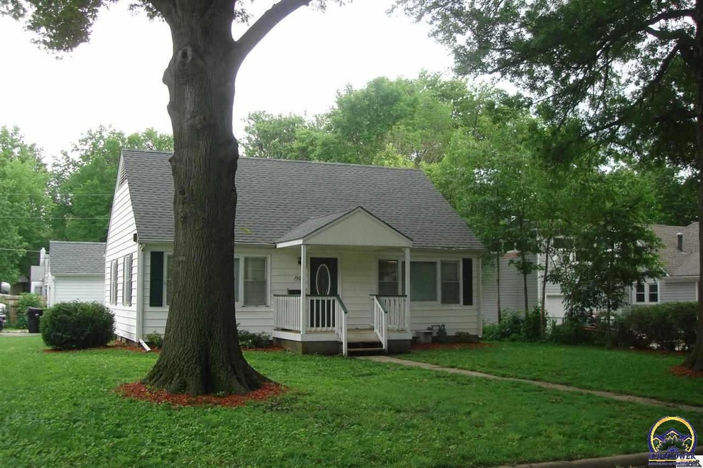 1900 SW Randolph Ave, Topeka, KS 66604 - photo 1