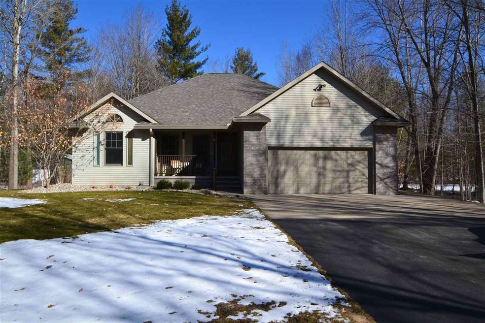 3083 E Maple Hill Ct, Midland, MI 48642 - photo 1