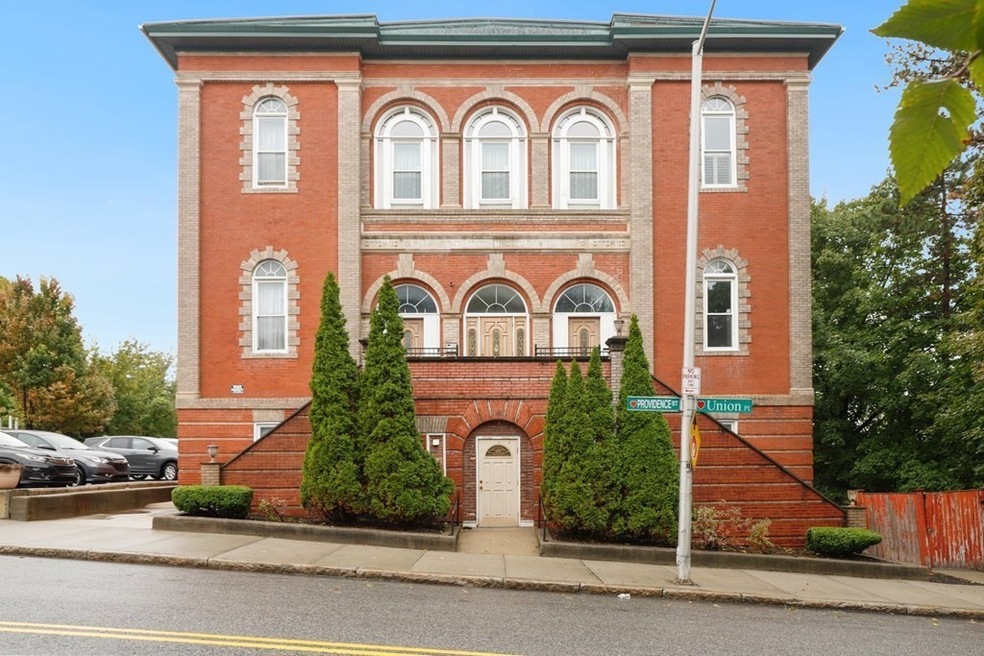 32 Providence St unit 8, Worcester, MA 01604 - photo 1