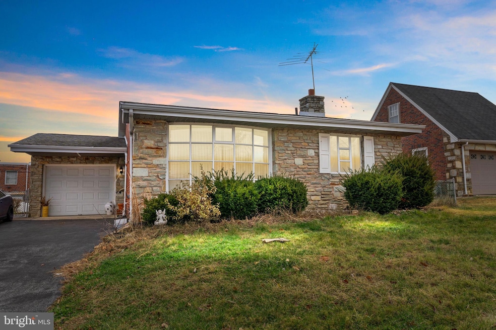 7517-23 Loretto Ave, Philadelphia, PA 19111 - photo 1