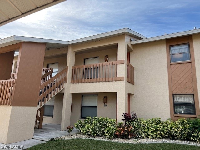 Entrance and Balcony