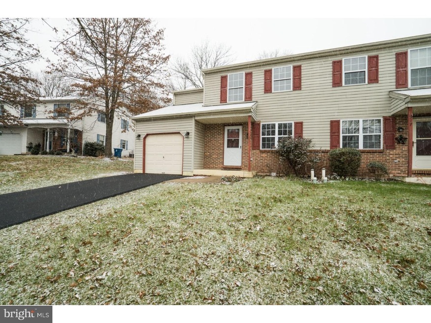 921 Pine Ct, Perkasie, PA 18944 - photo 1