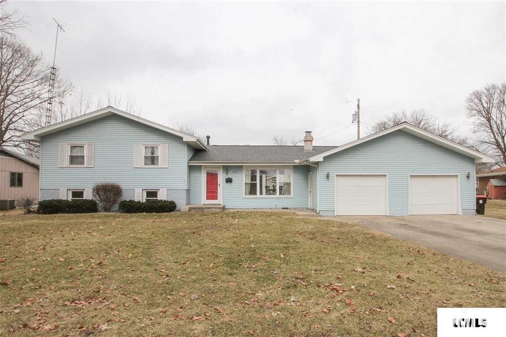 270 Mayfair Dr, Lincoln, IL 62656 - photo 1