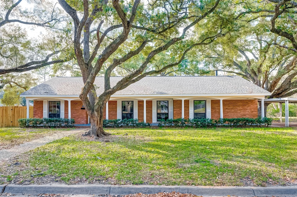 1302 Oak Creek Dr, Richmond, TX 77469 - photo 1