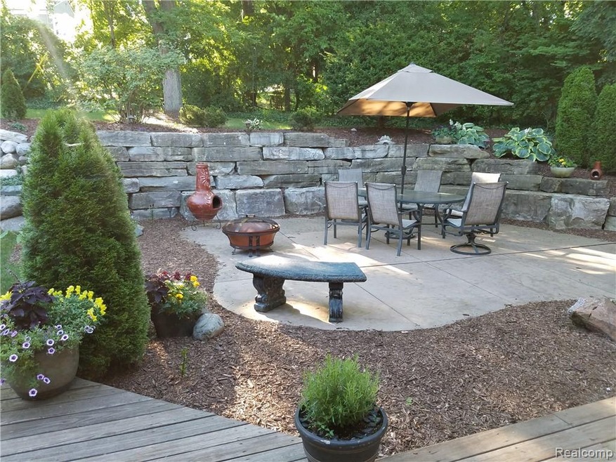 819 Shady Hollow Cir, Bloomfield Hills, MI 48304 - photo 1