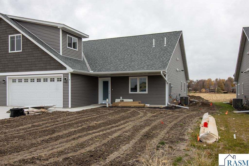 649 Luiken St unit 2, Lake Crystal, MN 56055 - photo 1